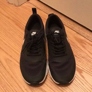 Women’s Nike Air Max Thea🖤